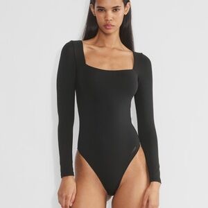 Aritzia- Contour Squareneck Longsleeve Bodysuit
